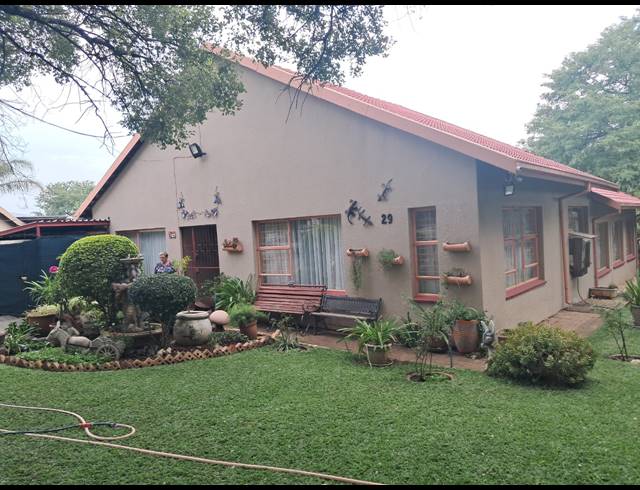 4 BEDROOM HOUSE FOR SALE IN BRITS CENTRAL